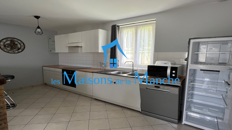 Maison de trois logements indépendants proche Brécey