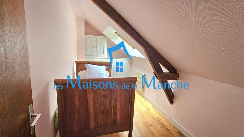 Jolie longère à rafraîchir à Montjoie-Saint-Martin, proche Saint-James