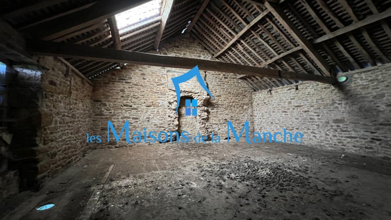 Bâtiment en pierre couvert en ardoise