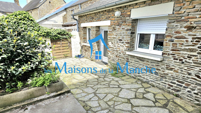 Maison de bourg en pierre + grand garage