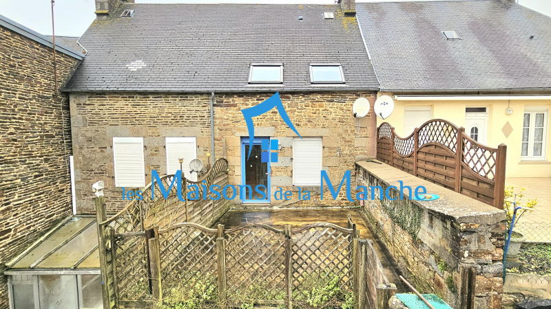 Maison de ville cosy en centre bourg de 105 m²- 3 niveaux- Idéal projet locatif ou mixte - avec cour privative