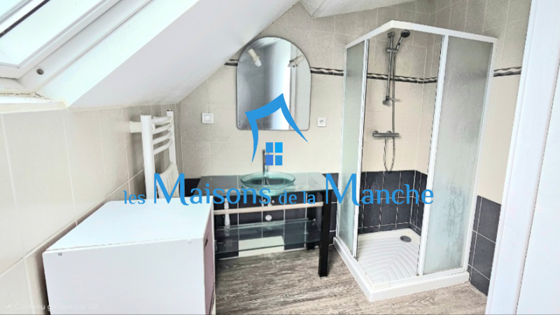 Grande maison en pierre avec grand terrain arboré, aux portes de Saint-Hilaire-du-Harcouët