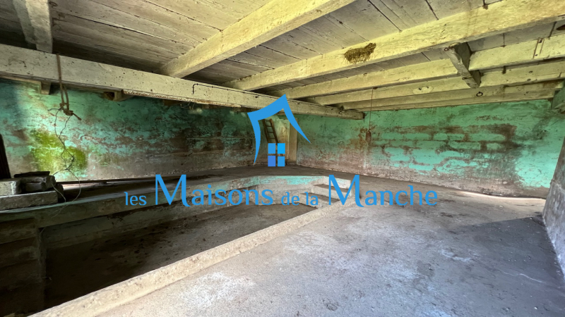 Bâtiment en pierre avec 1500 m²