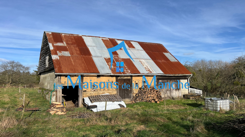 Bâtiment + 3500 m² de terrain