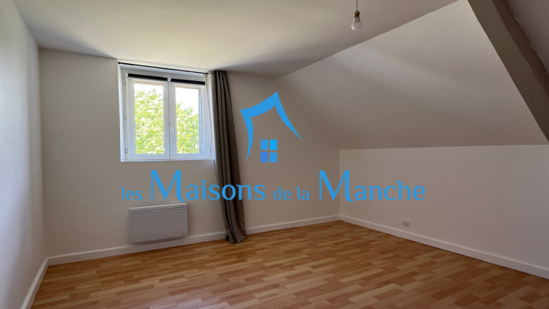 Maison de trois logements indépendants proche Brécey