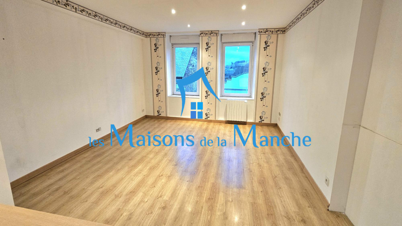 Maison de ville cosy en centre bourg de 105 m²- 3 niveaux- Idéal projet locatif ou mixte - avec cour privative