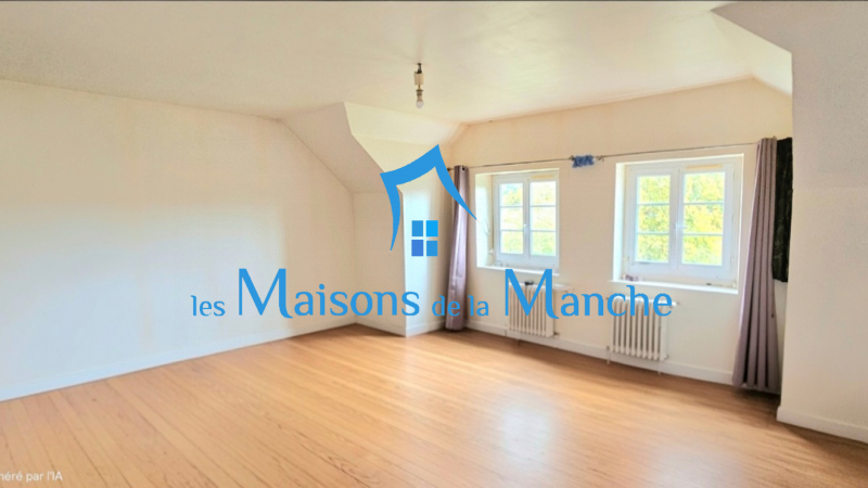 Grande maison en pierre avec grand terrain arboré, aux portes de Saint-Hilaire-du-Harcouët