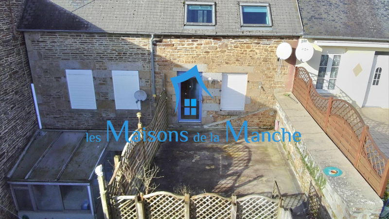 Maison de ville cosy en centre bourg de 105 m²- 3 niveaux- Idéal projet locatif ou mixte - avec cour privative