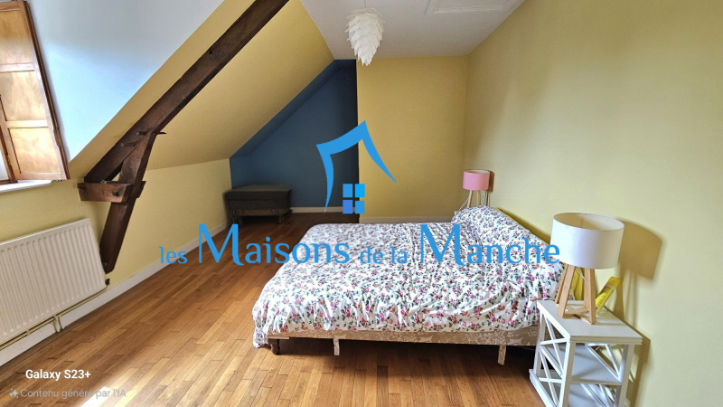 Jolie longère à rafraîchir à Montjoie-Saint-Martin, proche Saint-James