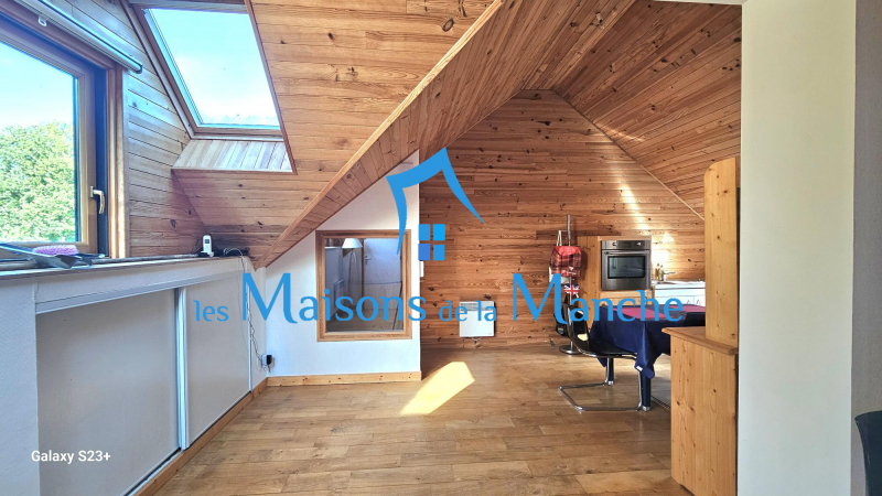 Jolie longère à rafraîchir à Montjoie-Saint-Martin, proche Saint-James