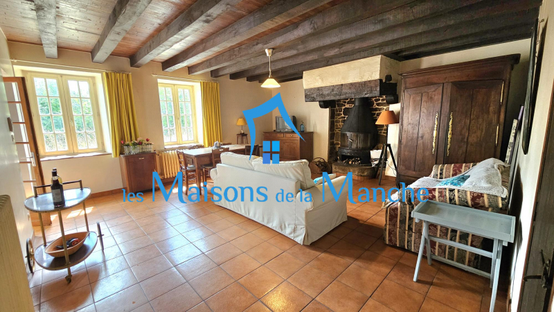 Jolie longère à rafraîchir à Montjoie-Saint-Martin, proche Saint-James