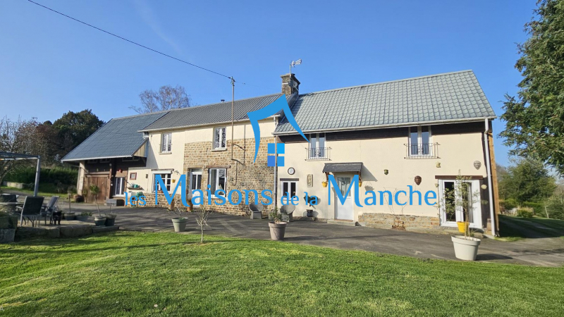 Longère normande avec gîte et appartement à la campagne – Proche Brécey – Calme & terrain arboré de près de 2700 m²