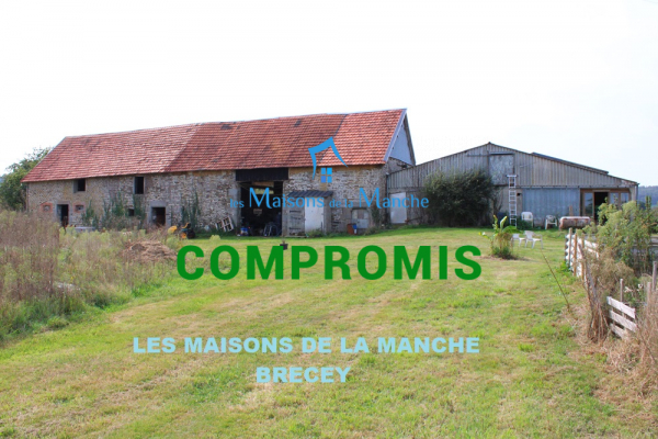 Grand ensemble de bâtiments (partie habitation 121 m²) + annexes 163 m² + hangar et atelier 310 m²