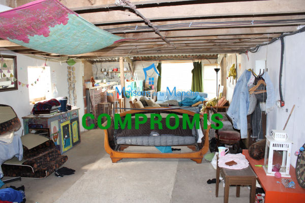 Grand ensemble de bâtiments (partie habitation 121 m²) + annexes 163 m² + hangar et atelier 310 m²
