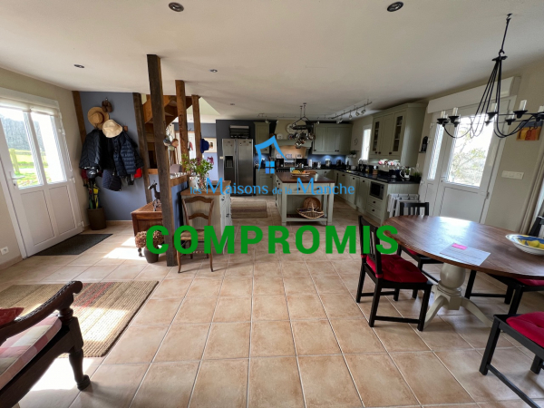 Jolie maison 6 pièces sur 1600m2 au calme et vue panoramique secteur Brécey