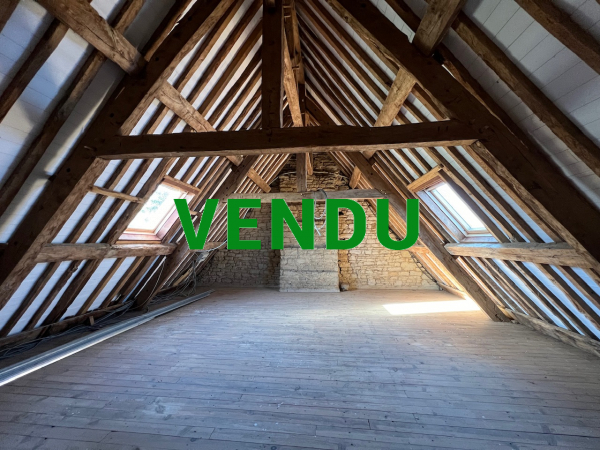 Maison en pierre à la campagne