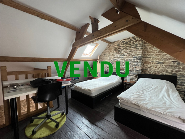 Maison de bourg en bord de rivière