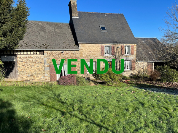 Maison en pierre à la campagne