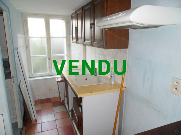 Maison avec boutique dans bourg à proximité des commerces à 10 km de BRECEY (50370)