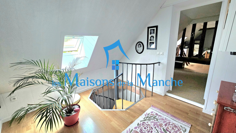 Exclusivité – Maison de 112 m² au Mesnil Adelée avec 2 382 m² de terrain arboré. au calme