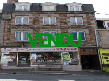 Immeuble avec commerce (bar) et appartement,-vendu